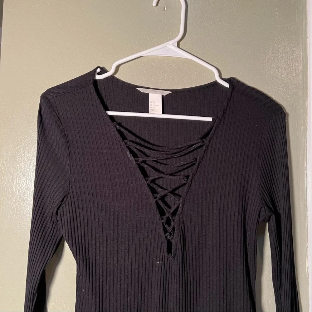 H&M Women's Size Medium Bodysuit Long Sleeve Lace Up Black Ribbed Deep V-Neck